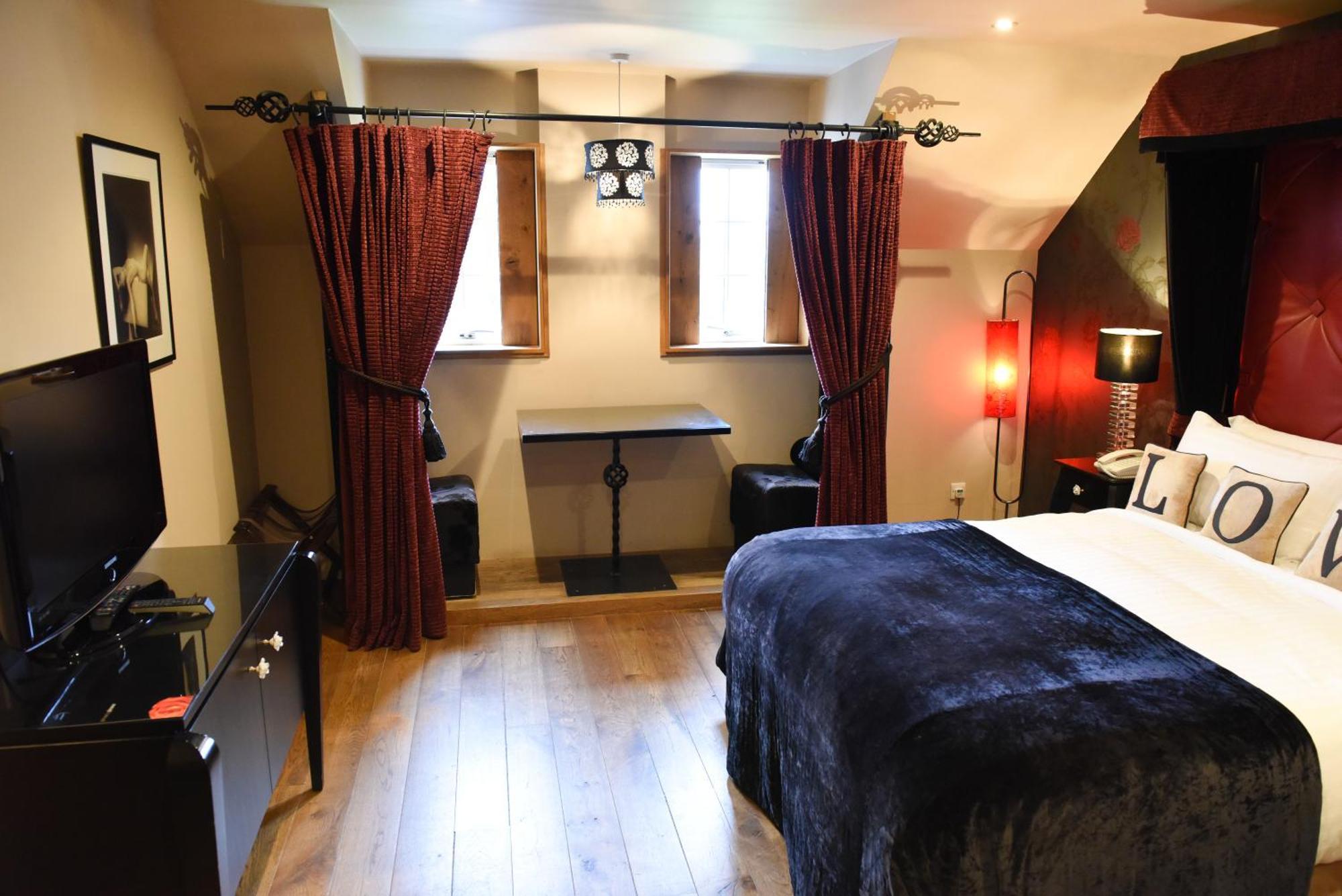 Glenskirlie Castle Hotel Banknock Bagian luar foto