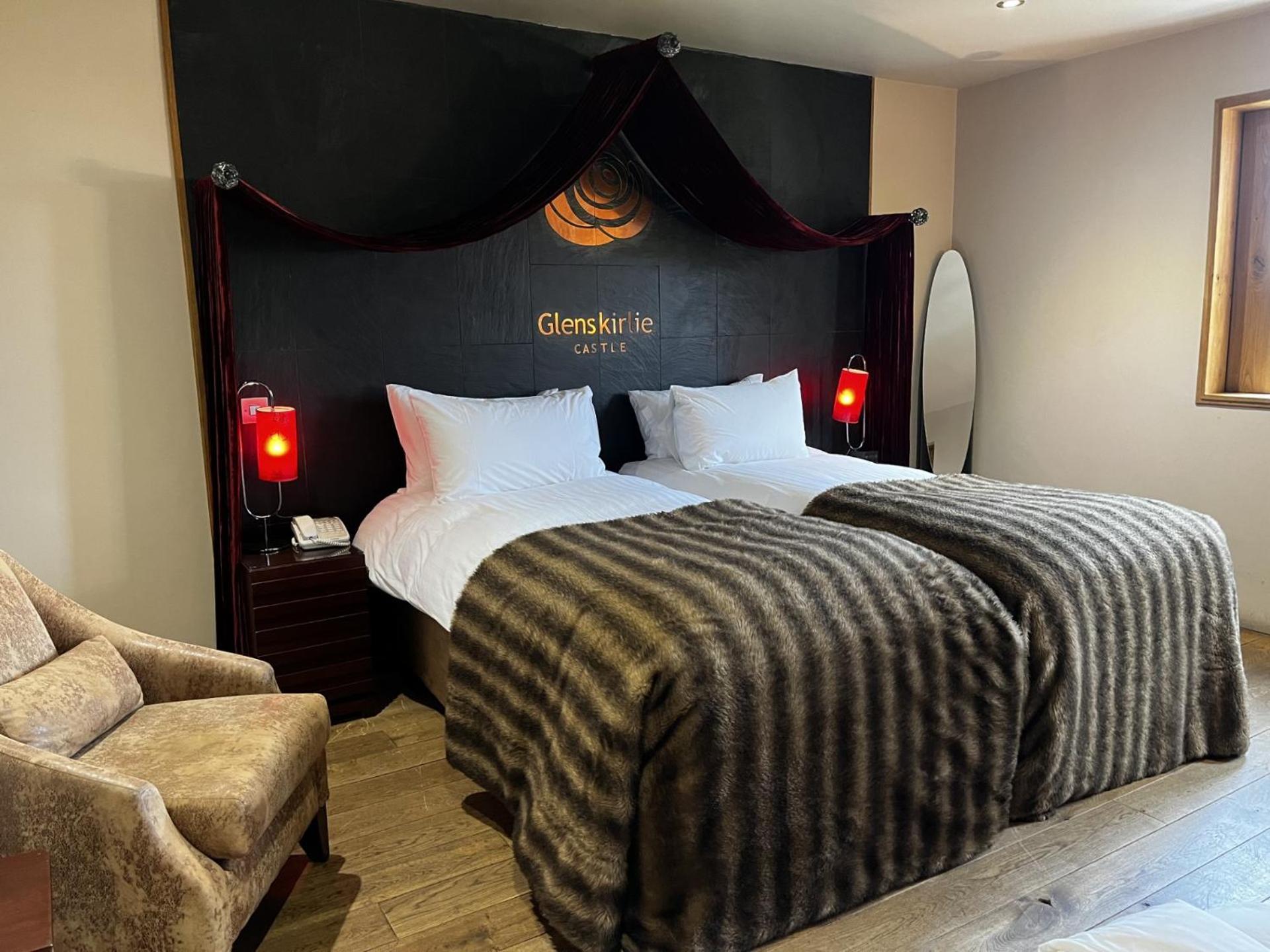 Glenskirlie Castle Hotel Banknock Bagian luar foto