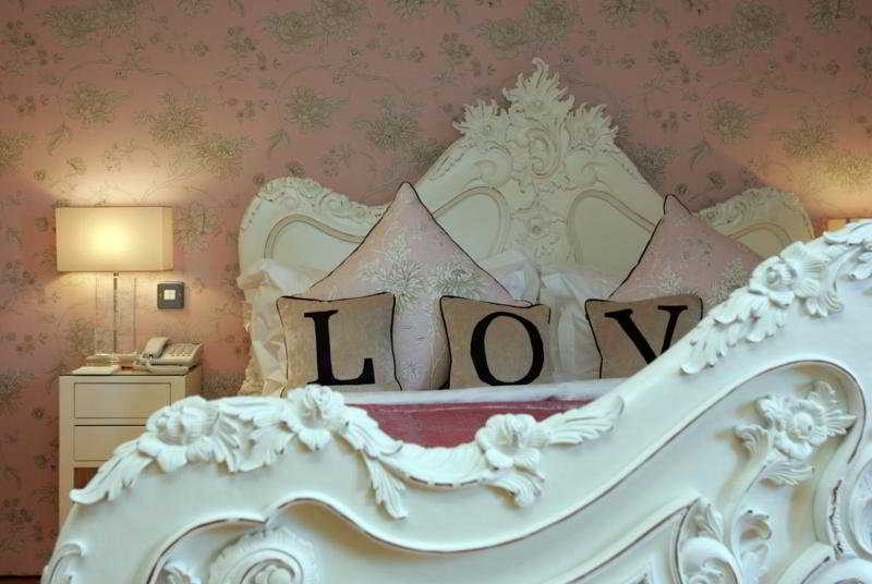 Glenskirlie Castle Hotel Banknock Bagian luar foto