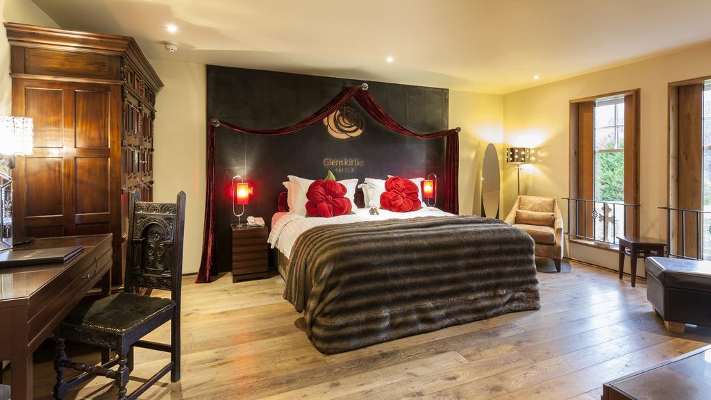 Glenskirlie Castle Hotel Banknock Bagian luar foto