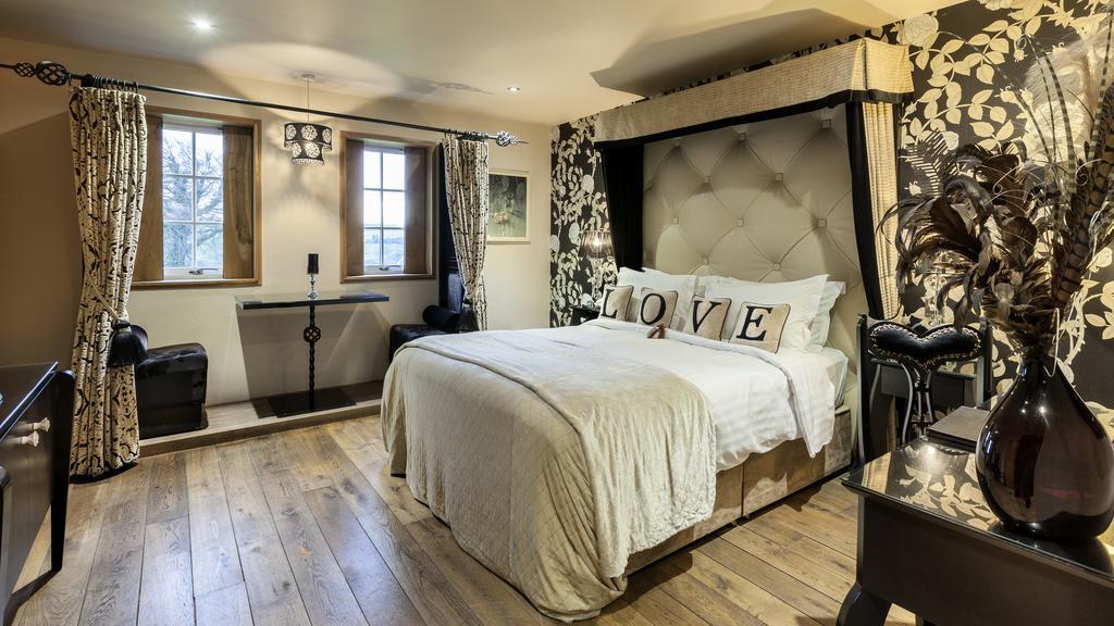 Glenskirlie Castle Hotel Banknock Bagian luar foto