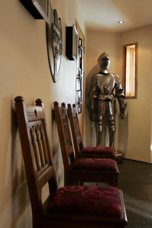 Glenskirlie Castle Hotel Banknock Bagian luar foto
