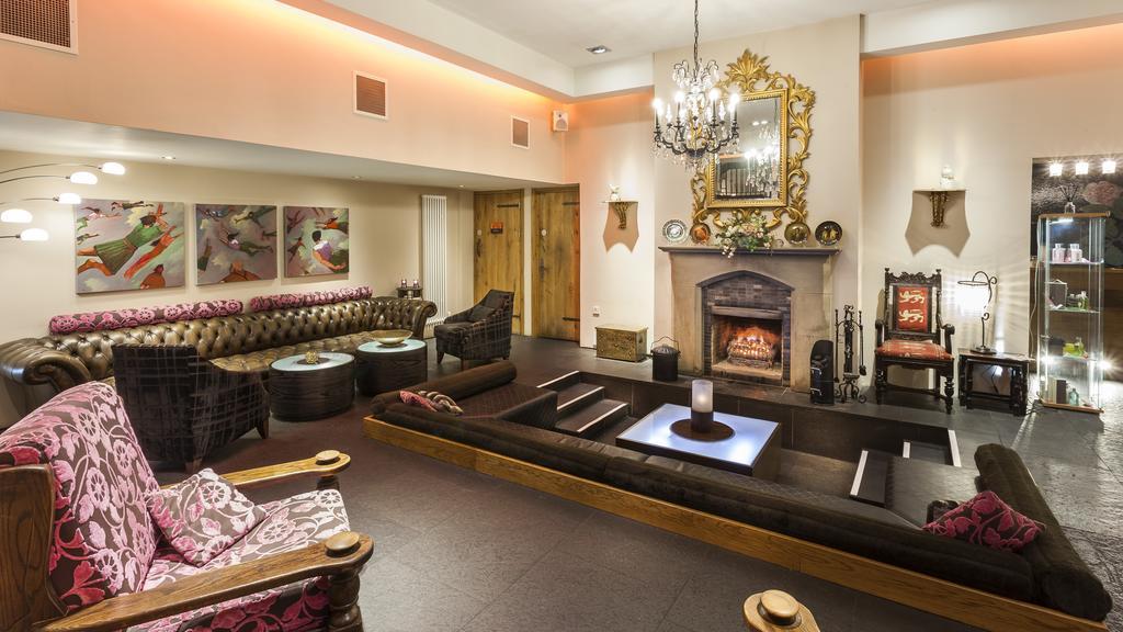 Glenskirlie Castle Hotel Banknock Bagian luar foto
